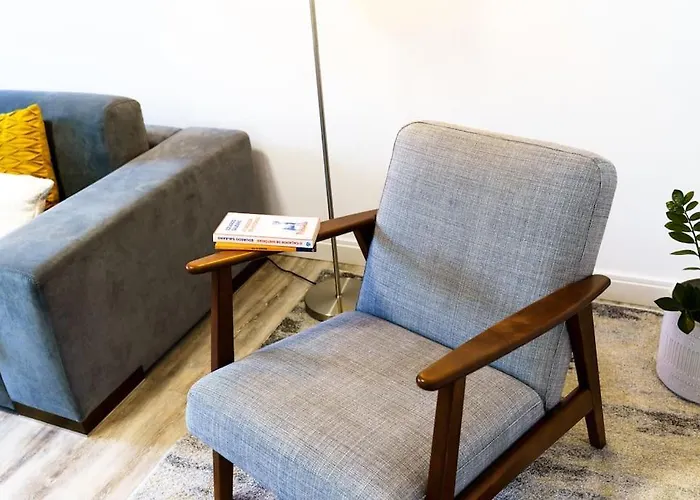 Enjoy The City Center At Fully Equipped 2 Bedroom 5 Min Walk To Beach & Market