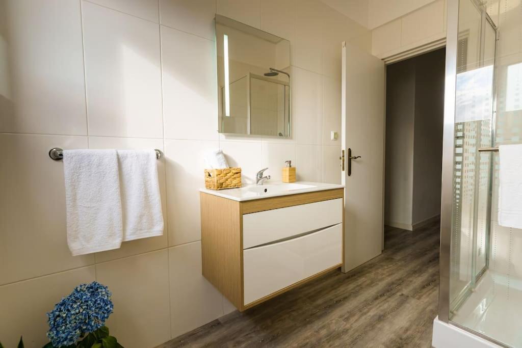 Enjoy The Center At Fully Equipped 2 Bedroom 5 Min Walk To & Market Funchal (Madeira)