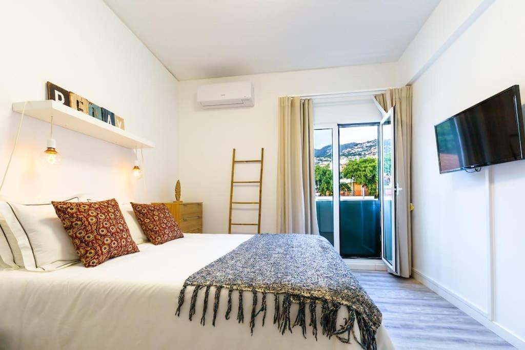 Enjoy The Center At Fully Equipped 2 Bedroom 5 Min Walk To & Market Apartment Funchal (Madeira)