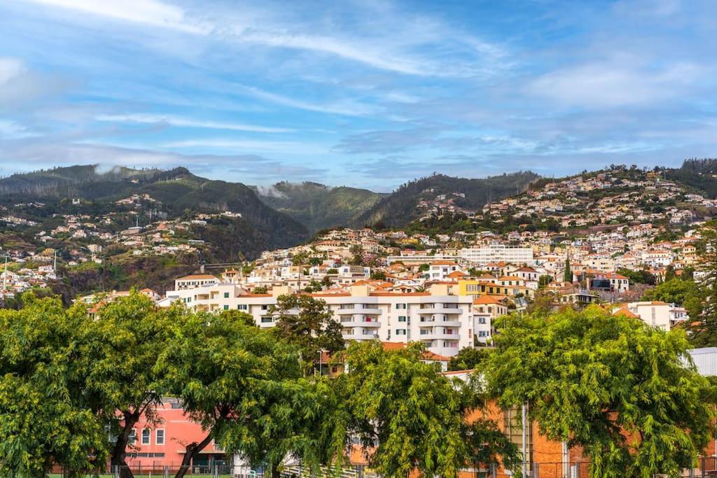 Enjoy The Center At Fully Equipped 2 Bedroom 5 Min Walk To & Market Apartment Funchal (Madeira)
